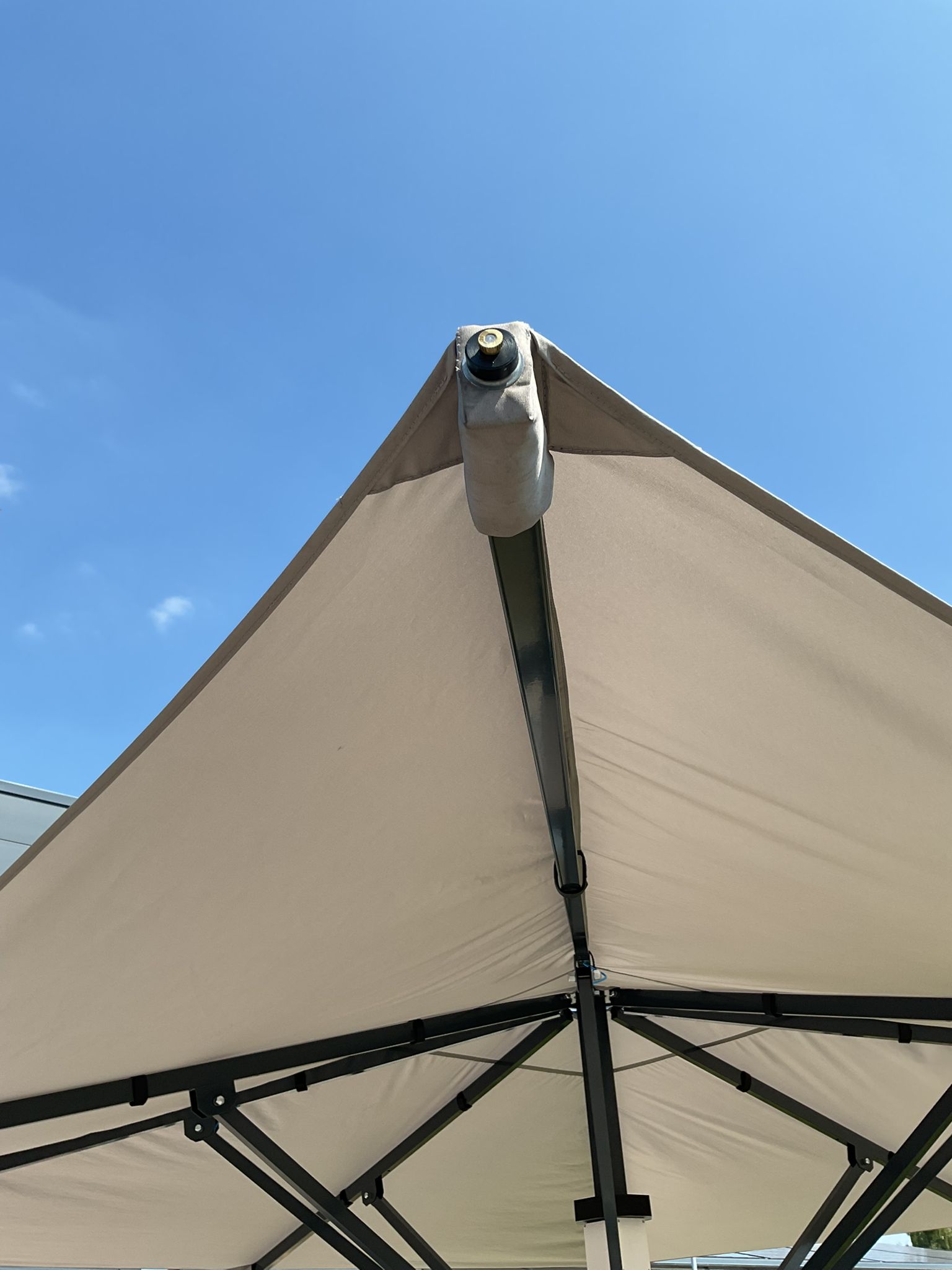 Sonnenschirm mit hochwertiger Konstruktion